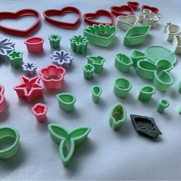 Fondant & Cookie Cutters Plastic Various Sizes Shapes Flowers Hearts Baking - Picture 3 of 6